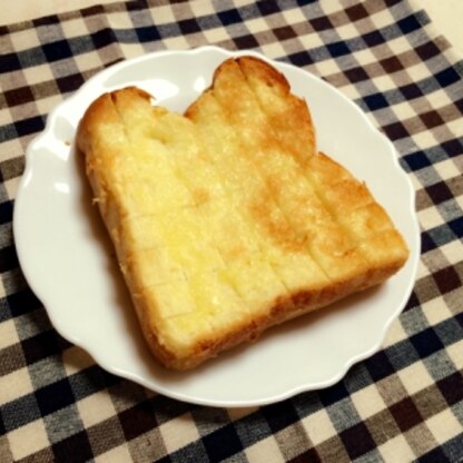 本当に食パンがメロンパンみたいな味になってびっくりです( ^ω^ )朝ごはんやおやつにピッタリですね。ありがとうございました。
